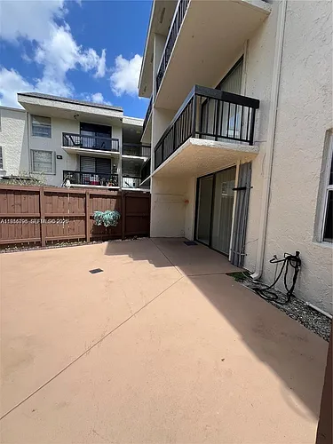 8307 SW 142nd Ave Photo 1