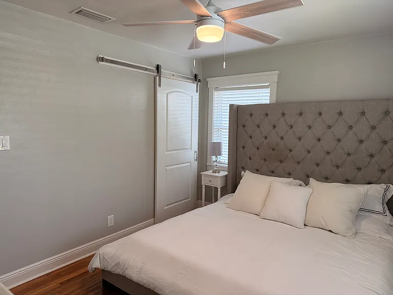 4202 W Palmira Ave — Photo 22