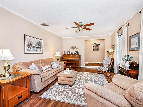 5th image of 8598 Clover Ct