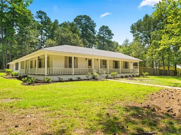 103 Country Club Dr, Pineville, LA 71360