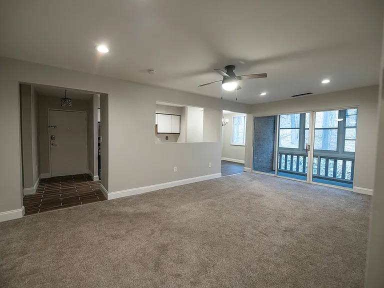 1605 Summit Point — Photo 9