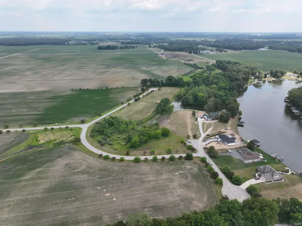 27 E Surrey Ct, Monon, IN 47959