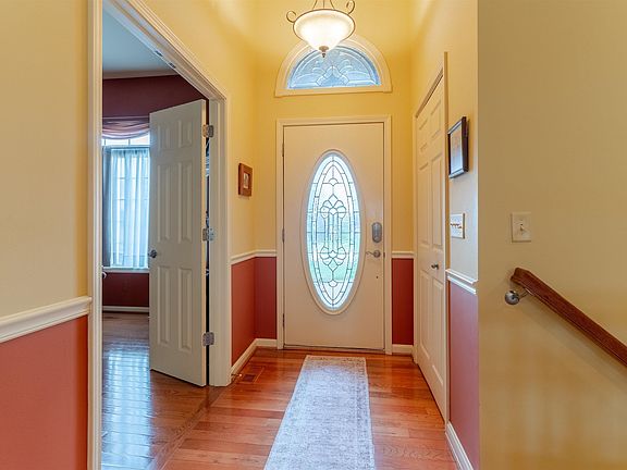 3rd image of 285 Persimmon Cir