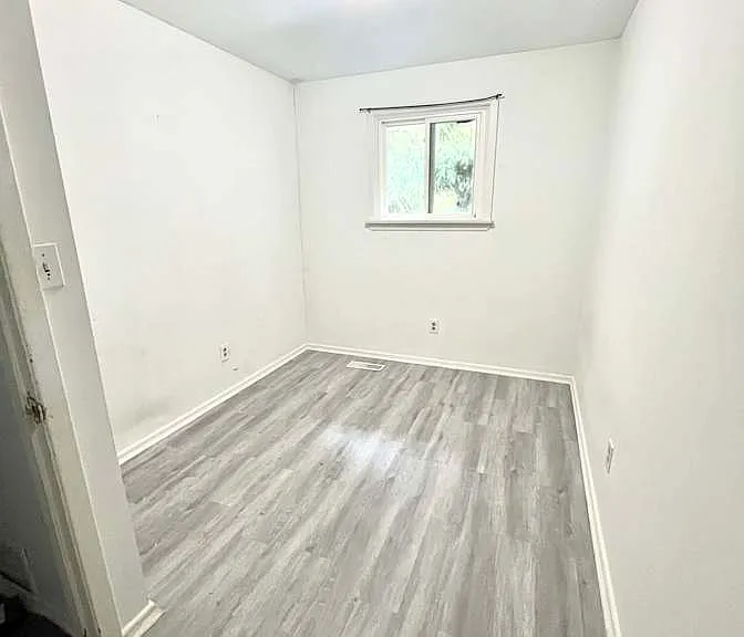 22 Hickory St W #1 — Photo 2