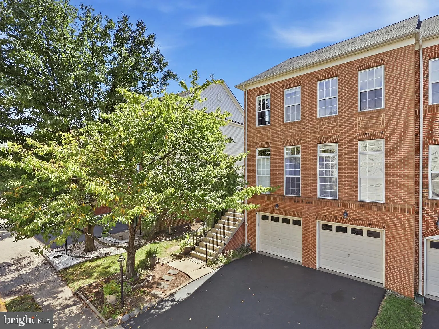 3 bed, 3.5 bath, 2928 sqft, $3,400 — Photo 1