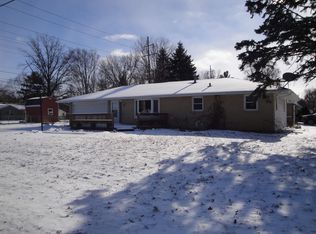 1301 Juniper Ln, Machesney Park, IL 61115