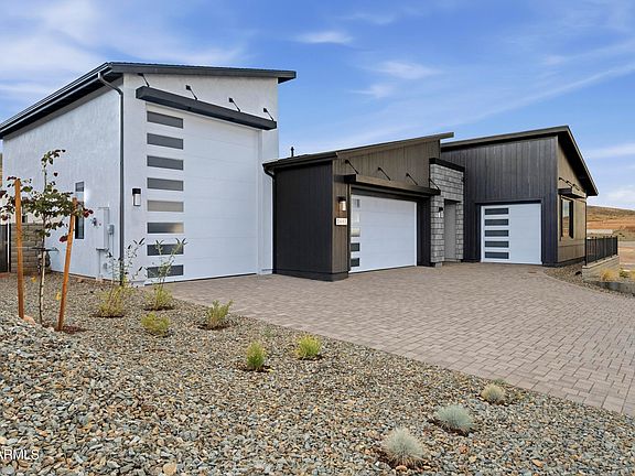 3rd image of 5661 E BLACKBURN Court
