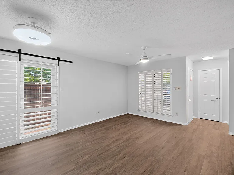 2111 E Belt Line Rd — Photo 19