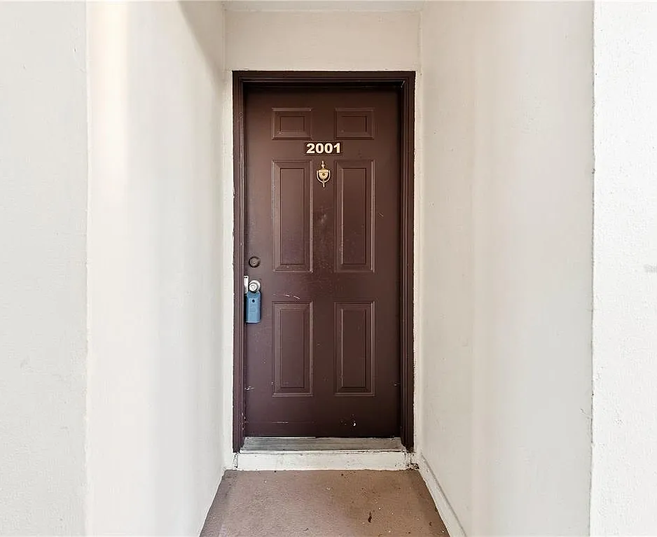 2 bed, 2.0 bath, 915 sqft, $1,895 — Photo 3