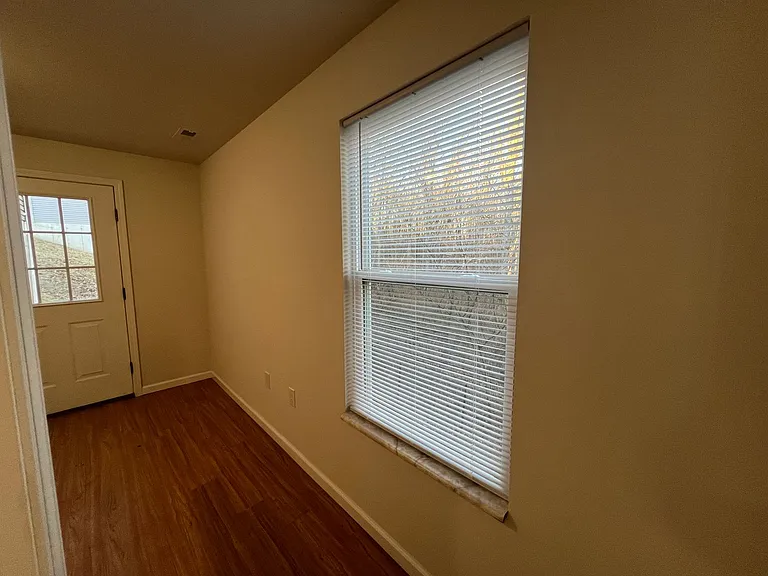 3 Bedroom 2 bath 2 car garage house — Photo 22