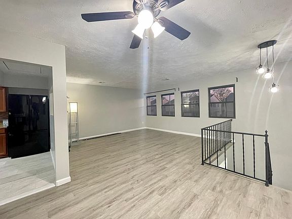3rd image of 91 Regis Dr Floor 2