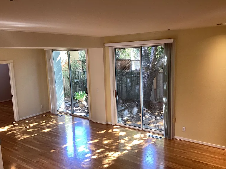 204 Roosevelt Ter — Photo 10