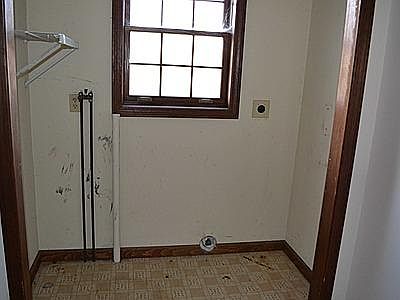 3rd image of 10 Stonehurst Dr