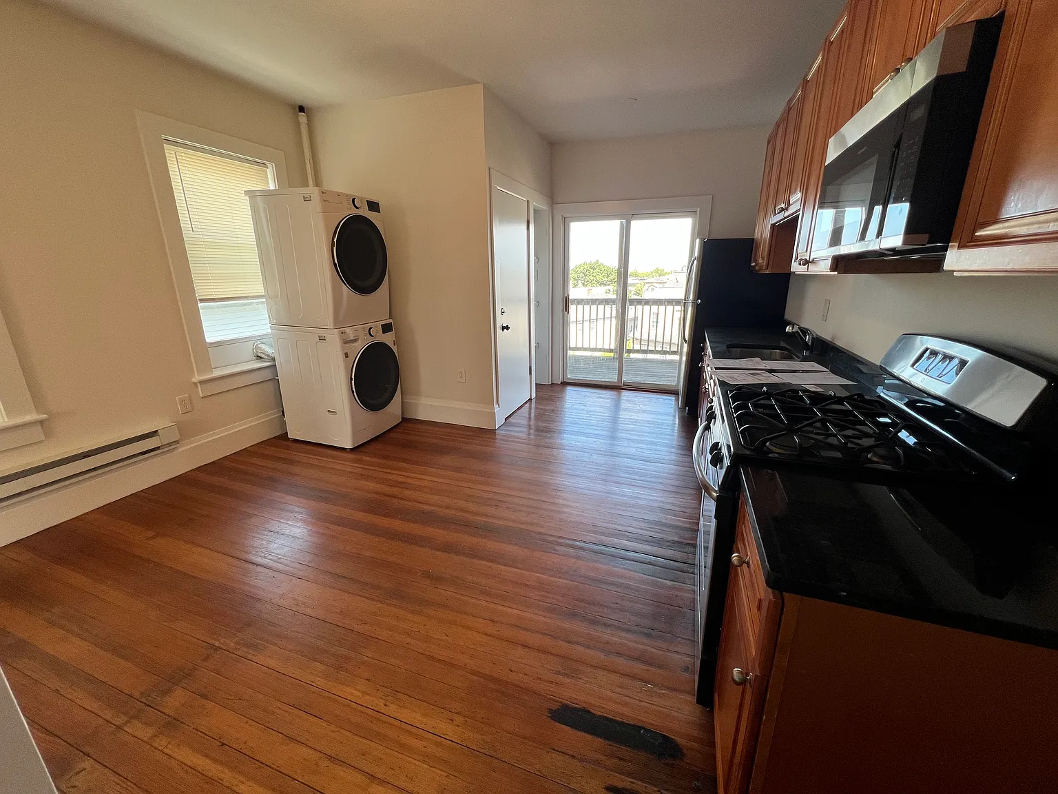 4 bed, 1300 sqft, $3,300 — Photo 2