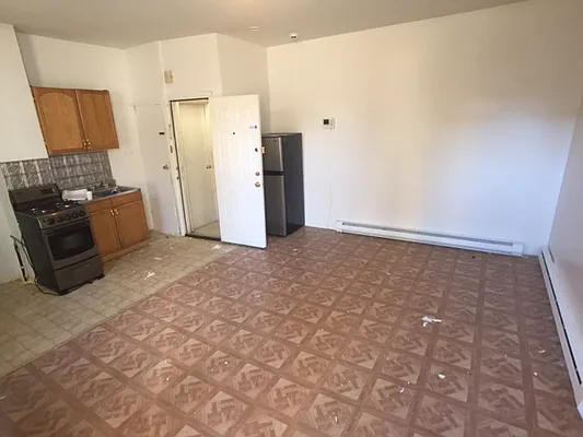 Rented by Evergreen Apartments BK | media 22