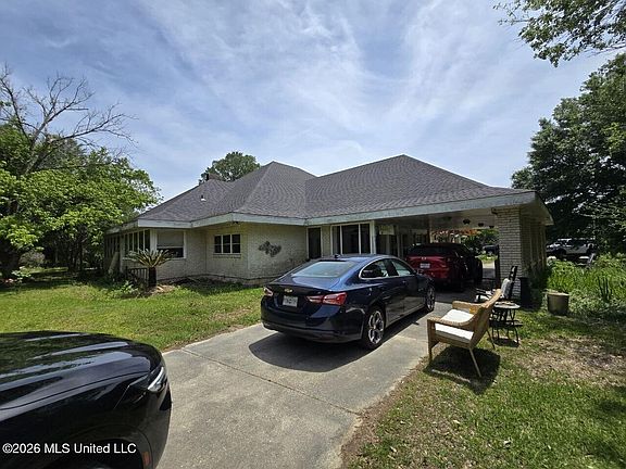 2nd image of 168 Davis Rd