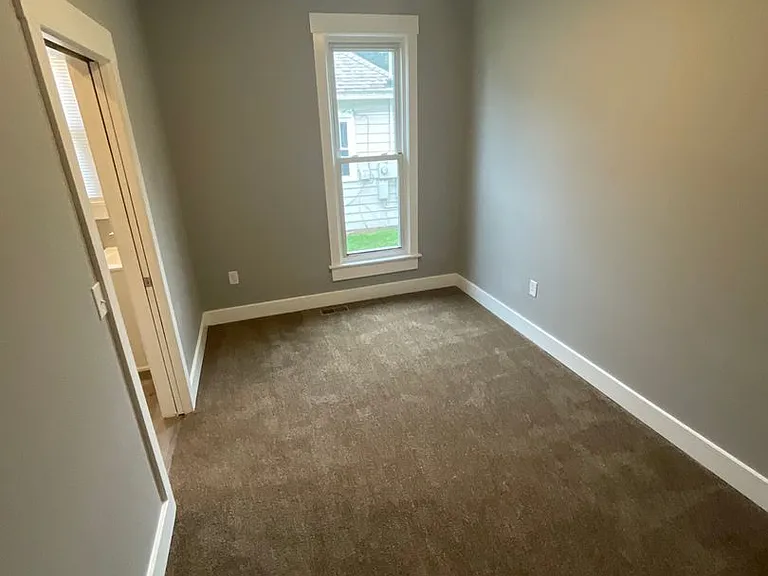 705 N Lincoln St — Photo 43