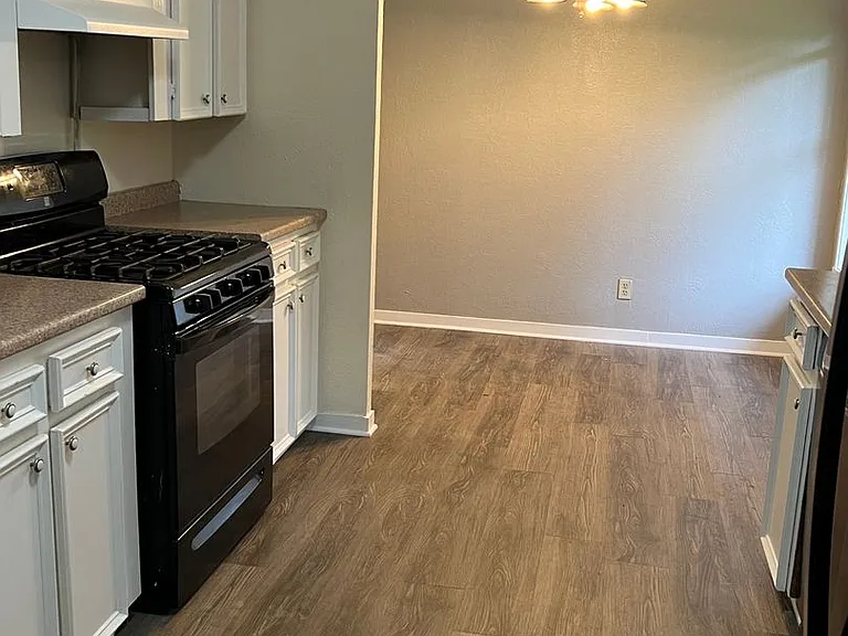818 Willow Dr — Photo 6
