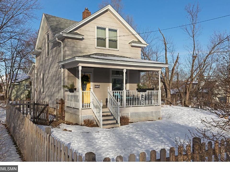 1st image of 379 Hoyt Ave W