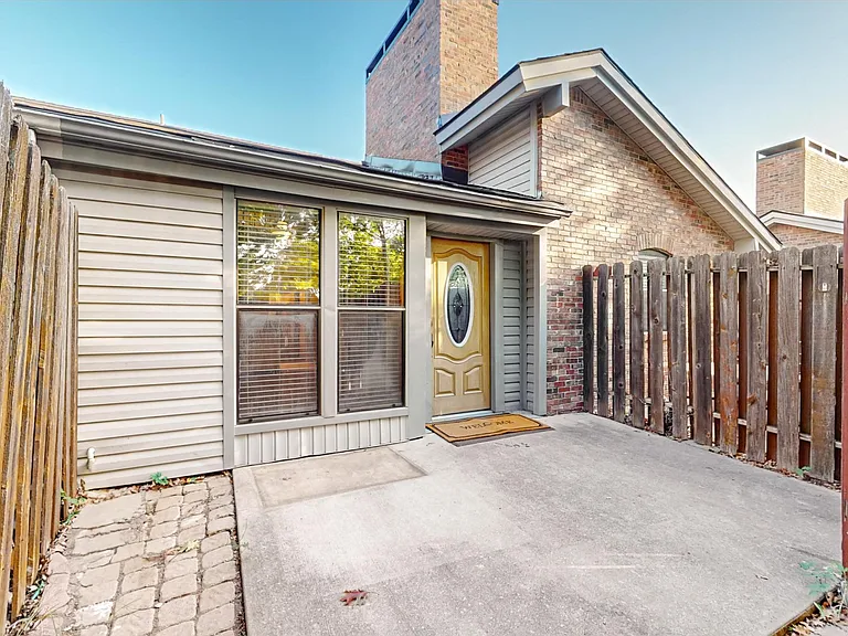 2569 Shady Ridge Dr — Photo 3