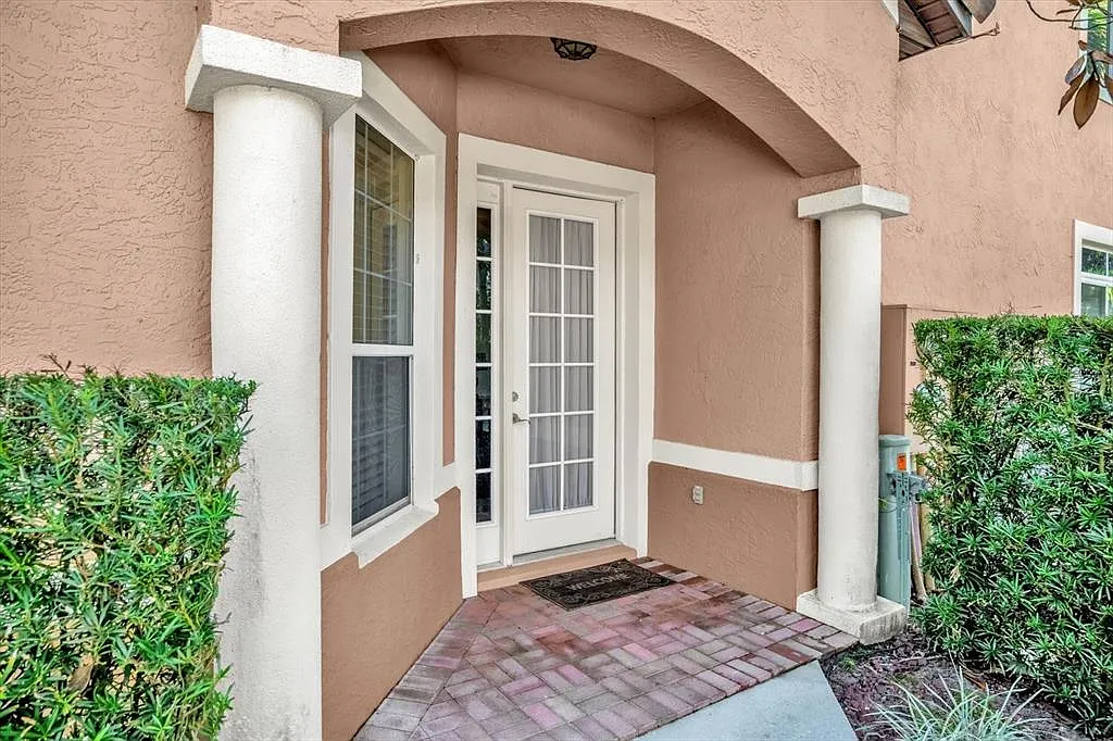 2 bed, 2.0 bath, 1628 sqft, $1,800 — Photo 2