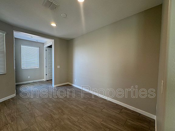 5th image of 1546 W Carmen St