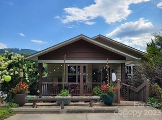 102 Warren Haynes Dr, Asheville, NC 28806