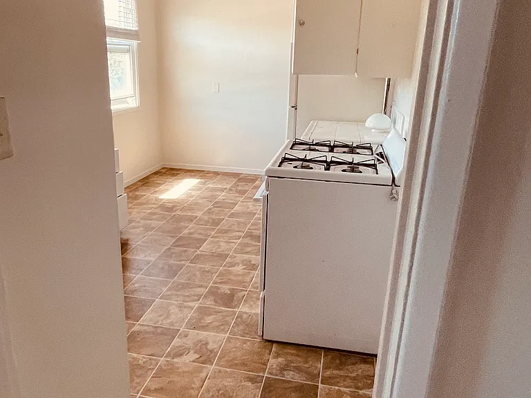 109 N E St #5 — Photo 8