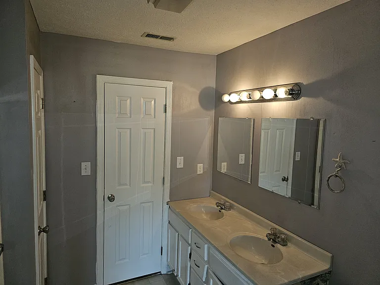 9817 Traditions Ln — Photo 15