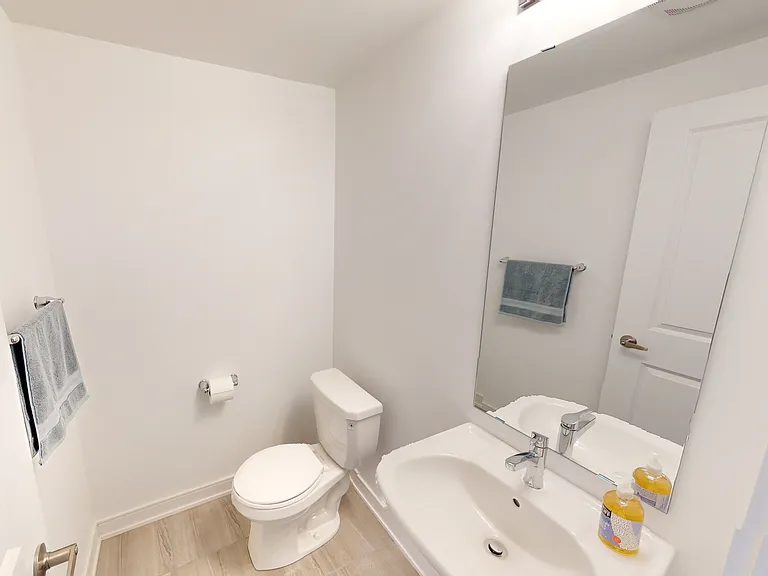 126 Blue Forest Cres — Photo 20