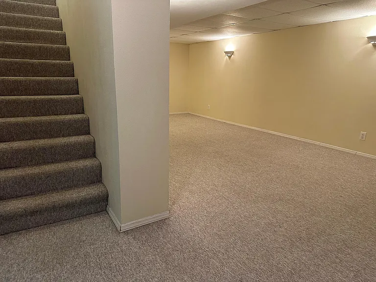 260 Valleybrook Ct — Photo 14