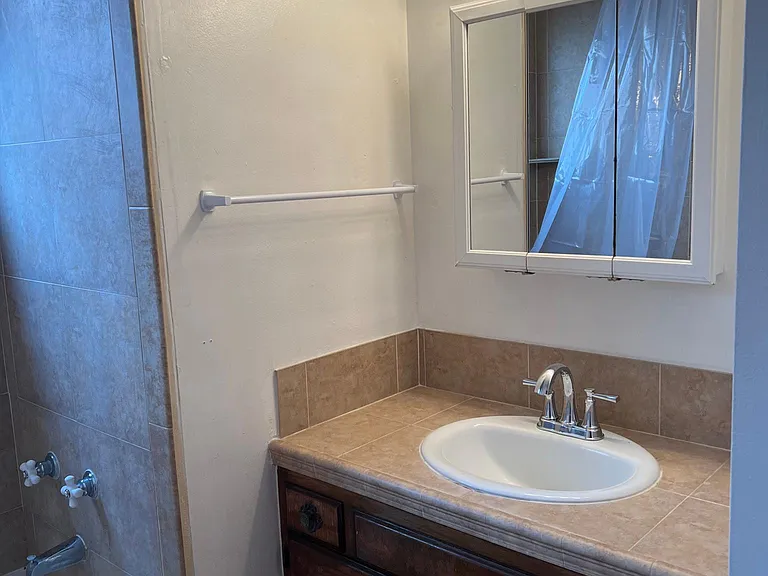 256 Watson St — Photo 7