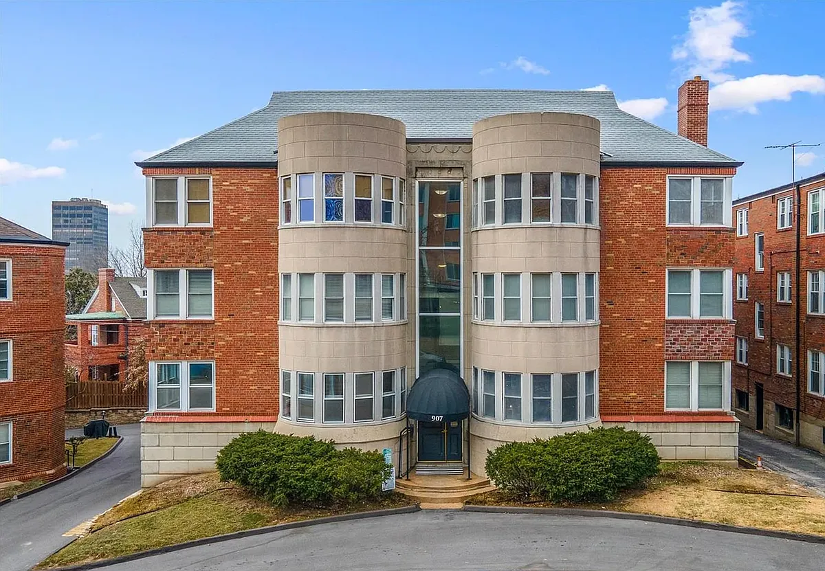Building Photo - 907 S Hanley Rd #7