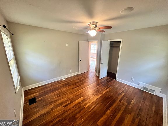4th image of 2229 Beecher Cir SW