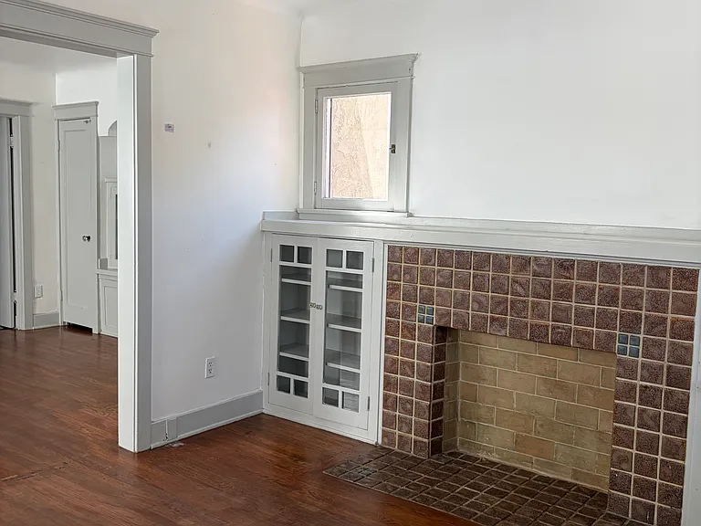340 W Chevy Chase Dr #340 — Photo 2