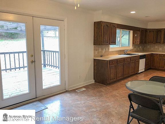 Eat-in Kitchen