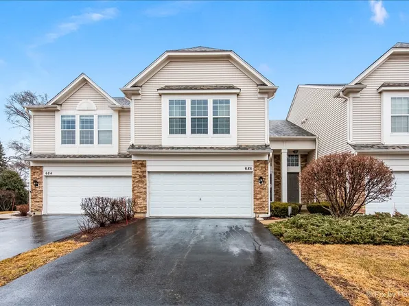 686 Pointe Dr, Crystal Lake, IL 60014