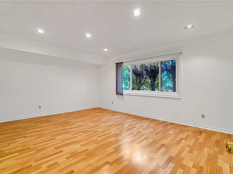 16922 Oak View Dr — Photo 11
