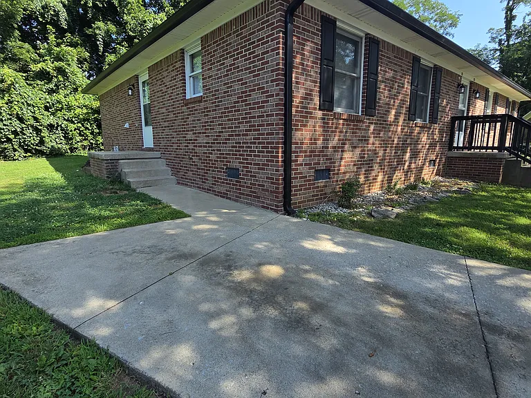 113-115 Perthshire Ct — Photo 12