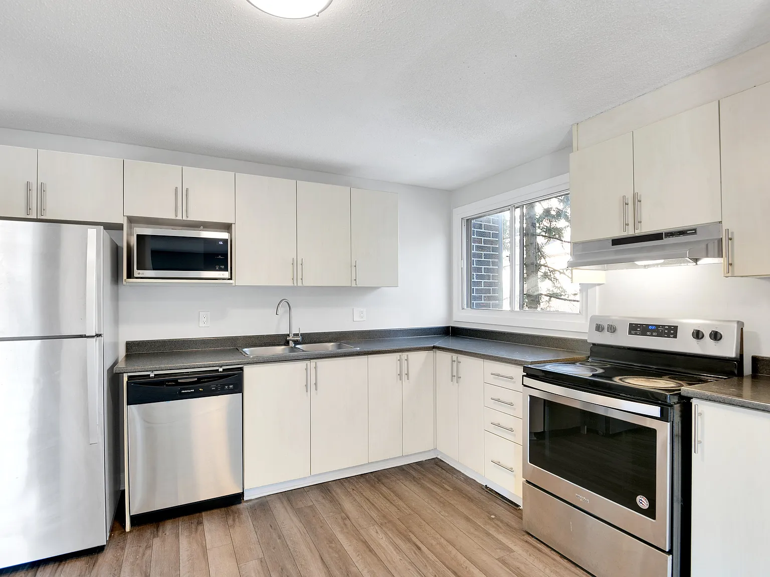 Navaho Townhomes — Photo 3