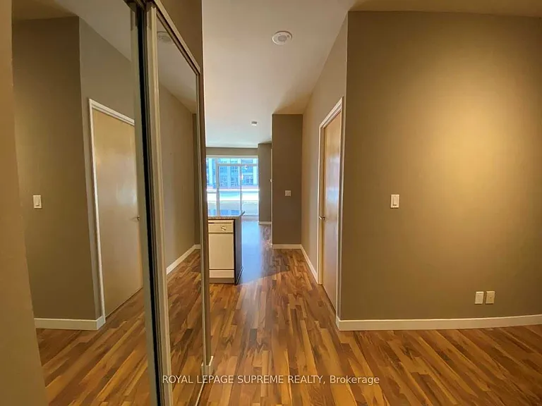 1005 King St W #703 — Photo 2