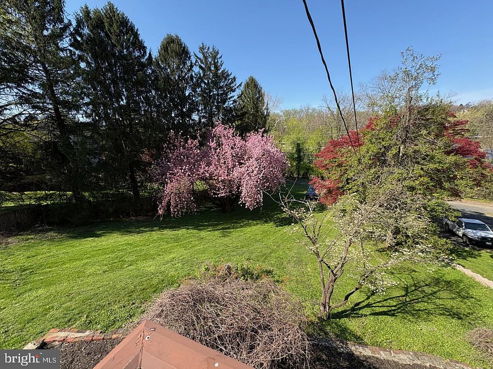 2nd image of 5702 Falls Rd