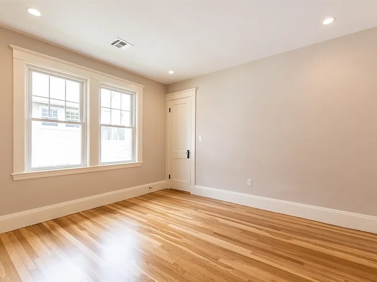 219 Common St #1 — Photo 17