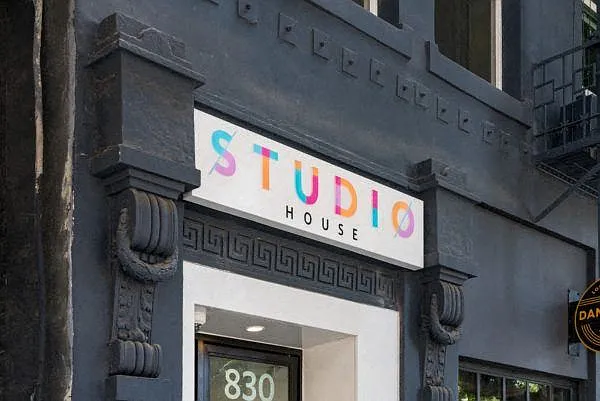 Studio House — Photo 2