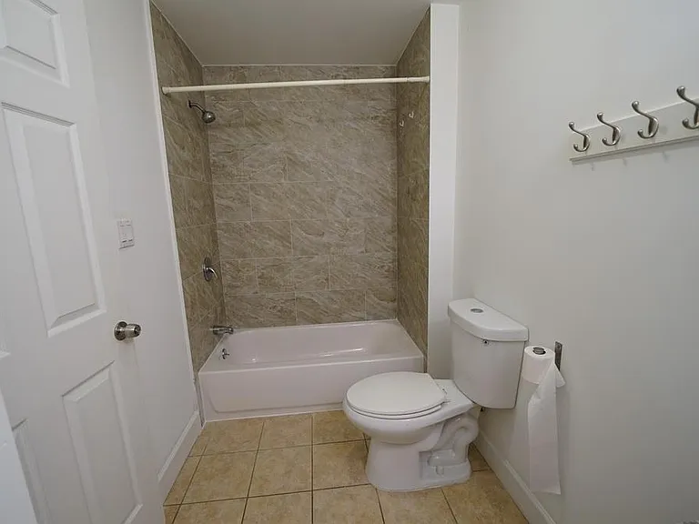 1030 Wood St #2F — Photo 12
