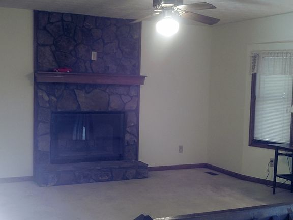 2nd image of 4041 Wylie Ln