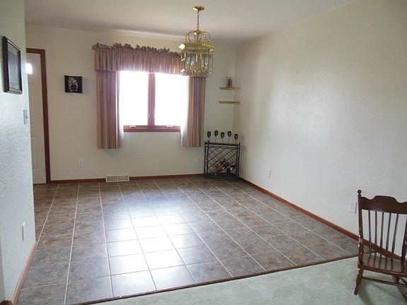 3rd image of 928 Birchwood Dr