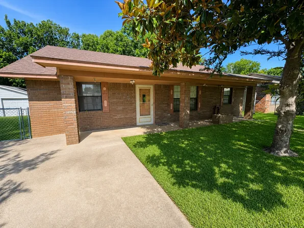1608 E Crestview Ave, Marietta, OK 73448