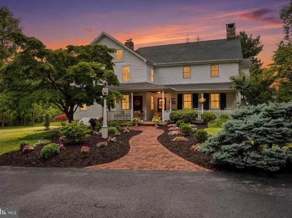 2505 Black River Rd, Bethlehem, PA 18015