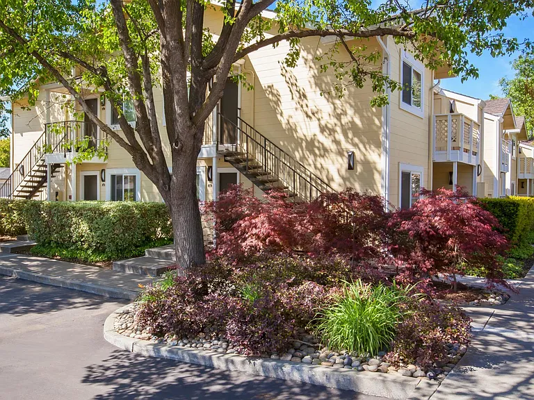 Cypress Pointe Apartments — Photo 7